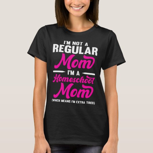 ホームスクーリングの母+教えるのが大変な母+余分に疲れた Tシャツ (正面)