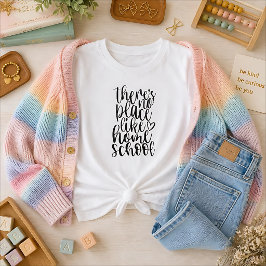 ホームスクールに勝る場所なし Tシャツ