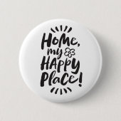 ホームマイハッピープレイス!シェルターインプレース – ホームボディ 缶バッジ (正面)