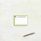 ホームルーム先生の机からのかわいいプッシュピン ポストイット (デスク上)