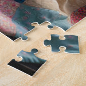 ホームレスの女性が公園のベンチで昼寝 ジグソーパズル (側面)