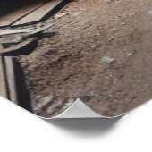 ホームレスの男が捨てられた建物で眠る ポスター (角)