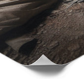 ホームレス男が捨てられた建物で昼寝 ポスター (角)