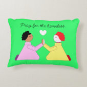 ホームレス祈の為の – グリーンとハート アクセントクッション (裏面)