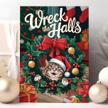 ホールの猫のおもしろいクリスマスカードを破る シーズンカード<br><div class="desc">この「ホールを壊す」クリスマスカーよくはしゃぐドでホリデーシーズンにユーモアを追加！サンタ帽をかぶった愛らしい猫とフェスティバルのリースを覗き込む姿が特徴で、友達が大好きな友達と友達に会える猫好きに最適のまわりにだ。ホリ鮮やかー、オーナメント、ギフトなどの休日の装飾は、このカードをクリスマスの挨拶を送る陽気で軽快な方法にする。</div>