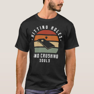 ホールを打ち、魂を砕く – コーンホールクラシ Tシャツ