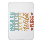 ホールド私の妻頼を最初に私を許可 – 夫おもしろい人 バスマット (正面縦)