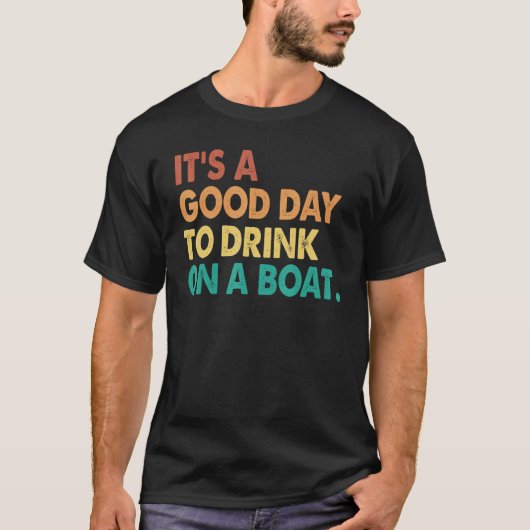 ボアクルーズで飲むには良い日だ Tシャツ (正面)