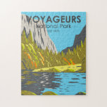 ボイジャーズナショナルパークミネソタヴィンテージ ジグソーパズル<br><div class="desc">Voyageursベクトルアートワークデザイン。広大なエリアを囲む公園で、森林、水路、巨大な島点々のある雨、カベトガマ、ナマカンの湖などが知られる。</div>
