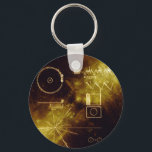 ボイジャー黄金記録 キーホルダー<br><div class="desc">各ボイジャー宇宙運は、他の惑星系からの生命型枠によっていずれかの宇宙船が発見されたイベント内の金ゴールドメッキされたオーディオビジュアル知性があるディスクをプローブする。地球と地球の生活様式運、科学的情報の範囲、人々の話州(国の事務総長と大統領と地球の子ら)とメドレー「地球の音」、鯨の音、ベビー泣き叫び、海岸で波が砕ける音、モーツァルトとチャック・ベリーの作品を含む地球の音楽の集まり。 」</div>