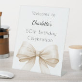 ボウクリームベージュホワイトバースデーパーティーへようこそ 台座サイン (インサイチュ)