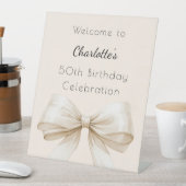 ボウクリームベージュ誕生日パーティーへようこそ 台座サイン (インサイチュ)