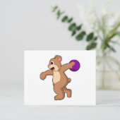 ボウリングでクマがボウリングの玉を持ってる ポストカード (スタンド正面)