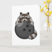 ボウリングでボウリングボールを持つラクーン カード (黄色い花)