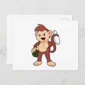 ボウリングでボウリングボールを持つ猿 ポストカード (正面/裏面)