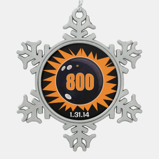 ボウリングをする人、 クリケットの投手の800シリーズ、ボウリングボールグラフィックス、 スノーフレークピューターオーナメント (正面)