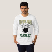 ボウリングをする人、クリケットの投手は細道のそれをします Tシャツ (正面フル)