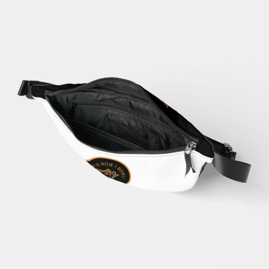 ボウリングをする人、 クリケットの投手カスタムこれが私がスポーツをボウルに入れるおもしろい方法 ファニーパック (見開き)