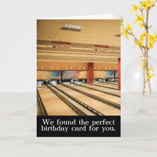 ボウリングをする人、 クリケットの投手ボーリングアップアレイおもしろい誕生日 カード (黄色い花)