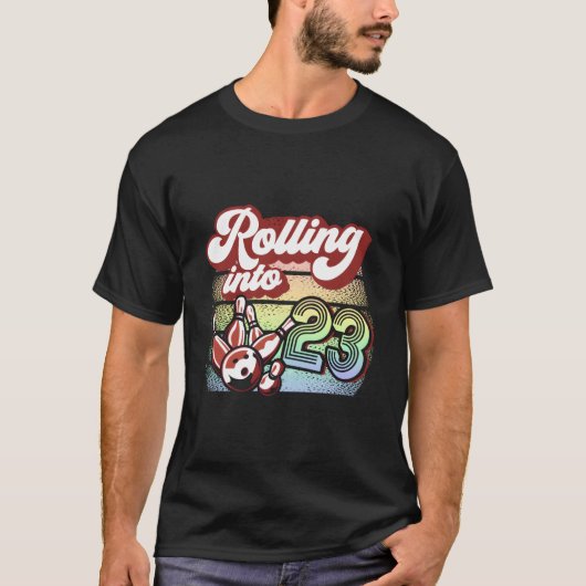 ボウリングパイが23ボウリングに転がり込む Tシャツ (正面)