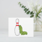 ボウリングピンと一緒にボウリングを楽しむ毛虫 ポストカード (スタンド正面)