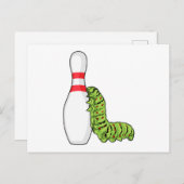 ボウリングピンと一緒にボウリングを楽しむ毛虫 ポストカード (正面/裏面)