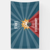 ボウリングボールが何らかのおもしろい子供の誕生日を打つ 横断幕 (縦)