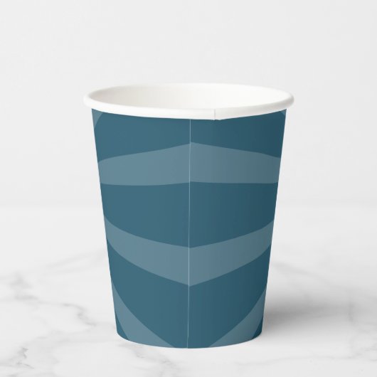 ボウリングボールが何らかのおもしろい子供の誕生日を打つ 紙コップ (右)