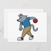 ボウリングボールでボーリングに出る犬 ポストカード (正面/裏面)