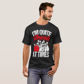 ボウリングボールピンボウリングをする人、 クリケットの投手ストライクボーリングファナティックボウ Tシャツ (正面フル)