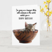 ボウルおもしろい誕生日グリーティングカード内の猫 カード (黄色い花)