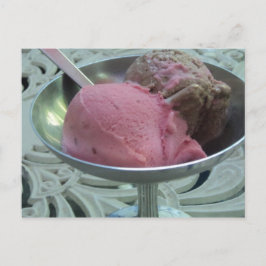 ボウルに入れたアイスクリーム ポストカード