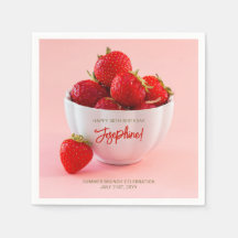 ボウルに赤いイチゴ夏のブランチ誕生日