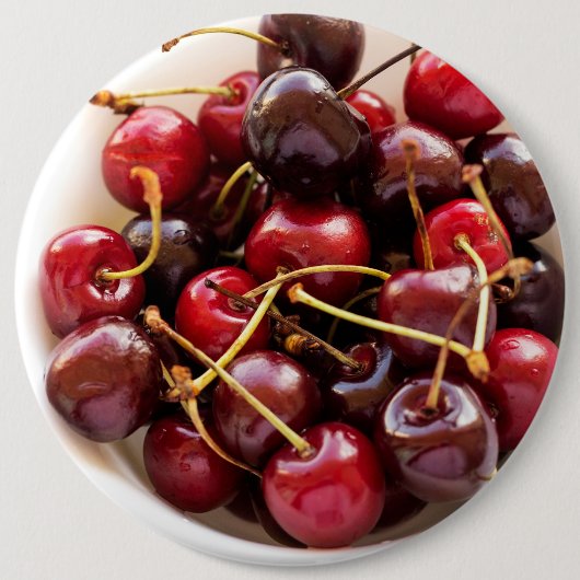 ボウル一杯のさくらんぼ 缶バッジ (正面)