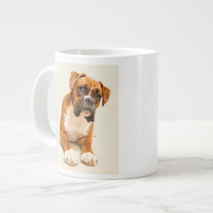 ボクサーの子犬がアイボリークリームの中に。 ジャンボコーヒーマグカップ