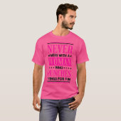 ボクサーボクシングを殴る女と決して付き合わない Tシャツ (正面フル)