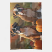 ボクサー仔犬の秋の喜びのかぼちゃ キッチンタオル (縦)