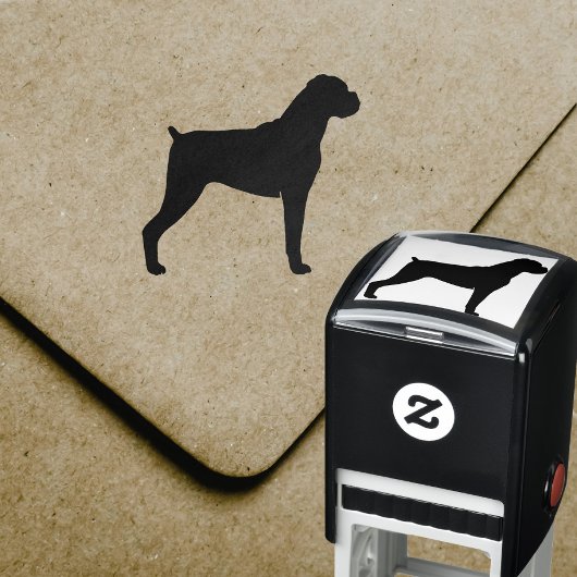 ボクサー犬が自然の耳でシルエットを育む セルフインキングスタンプ