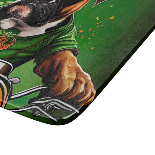 ボクサー犬が自転車を運転する聖パトリックの日 カッティングボード (角)