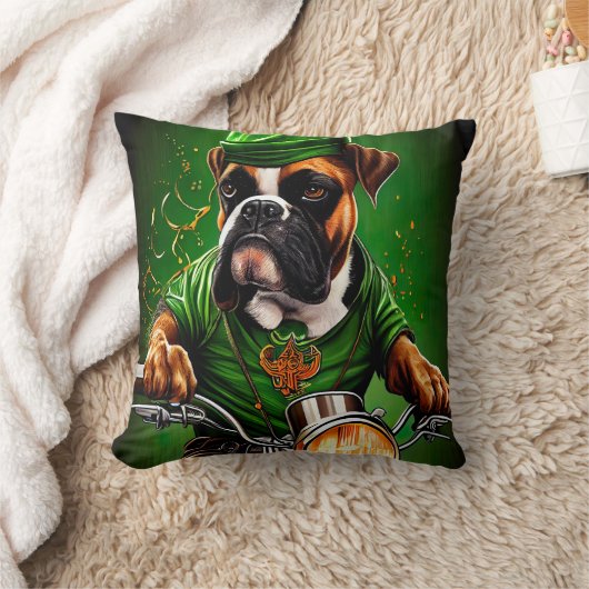 ボクサー犬が自転車を運転する聖パトリックの日 クッション (ブランケット)