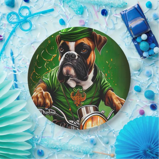 ボクサー犬が自転車を運転する聖パトリックの日 ペーパープレート (パーティー)