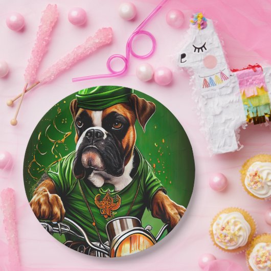 ボクサー犬が自転車を運転する聖パトリックの日 ペーパープレート (パーティー)