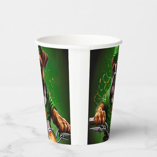 ボクサー犬が自転車を運転する聖パトリックの日 紙コップ (右)