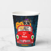 ボクサー犬が車を運転する怖いハロウィン 紙コップ (裏面)