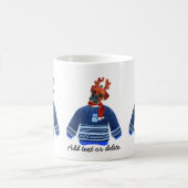 ボクサー犬が醜いセーターを着てクリスマス犬の恋人 コーヒーマグカップ (中央)