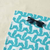 ボクサー犬のシルエット模様（自然耳） ビーチタオル (インサイチュ)