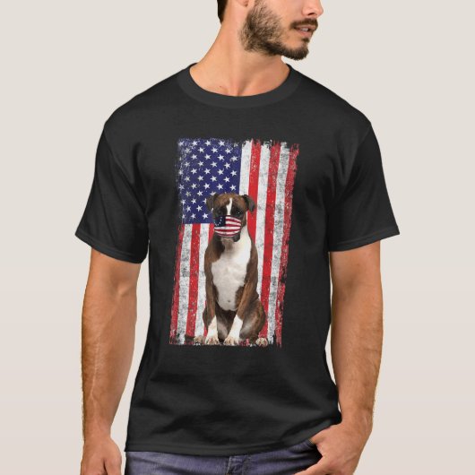 ボクサー・アメリカ国旗の犬が7月4日に顔マスクを着用 Tシャツ (正面)