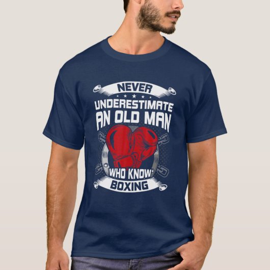 ボクシングを知っている老人を決して過小評価しない Tシャツ (正面)