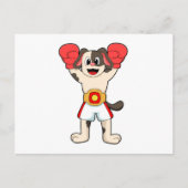 ボクシングチャンピオンとしてベルトとボクシンググローブを着用した犬 ポストカード (正面)
