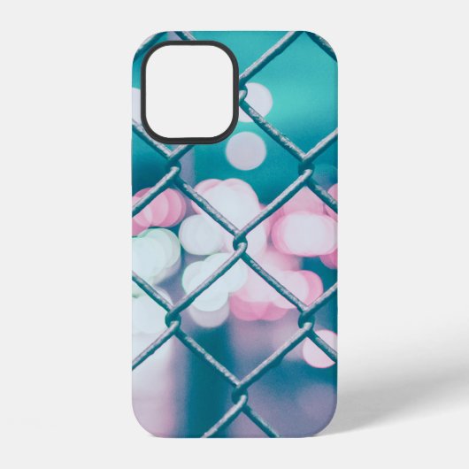 ボケのある照明の鎖柵 iPhoneケース (裏面)
